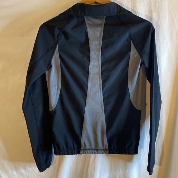 Woman’s zip up lightweight athletic coat size XS - Picture 5 of 5